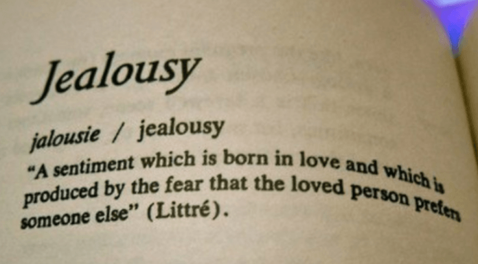 Κι όμως κι εσύ ζηλεύεις