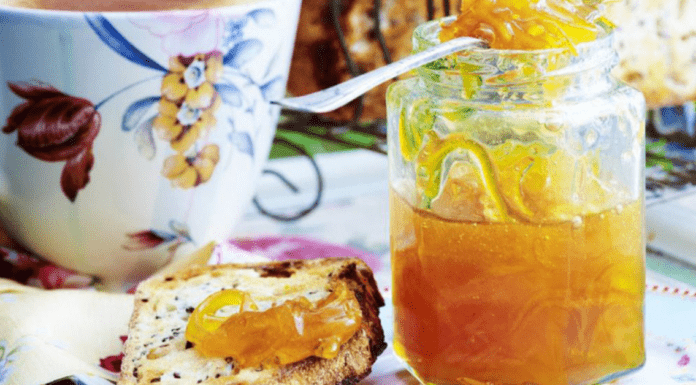 ‘Ενα βάζο με μαρμελάδα