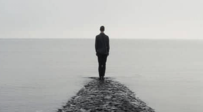 Περήφανοι και μόνοι