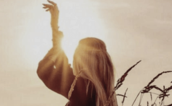 Τα ύψωσα τα χέρια μου