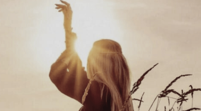 Τα ύψωσα τα χέρια μου