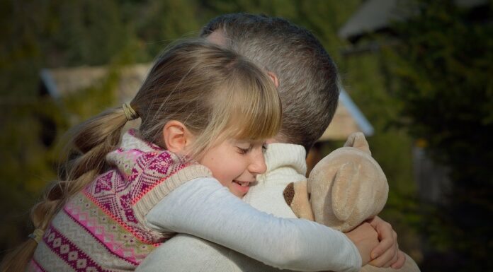 Η σχέση με τον πατέρα μου καθορίζει τις σχέσεις μου με τους άνδρες