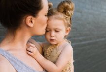 Γιατί αφήνετε να σας ελέγχουν τα συναισθήματα του παιδιού σας;