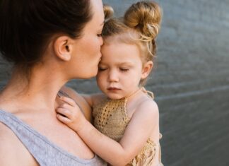 Γιατί αφήνετε να σας ελέγχουν τα συναισθήματα του παιδιού σας;